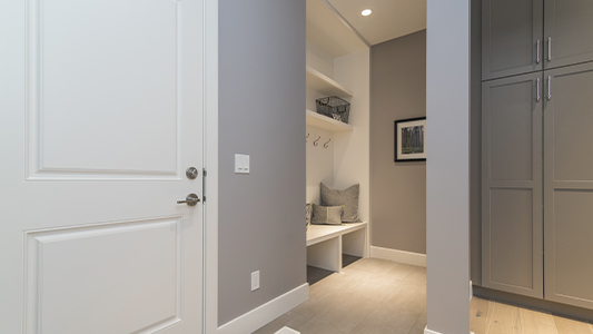 Narrow hallway – how to use its potential to 100%
